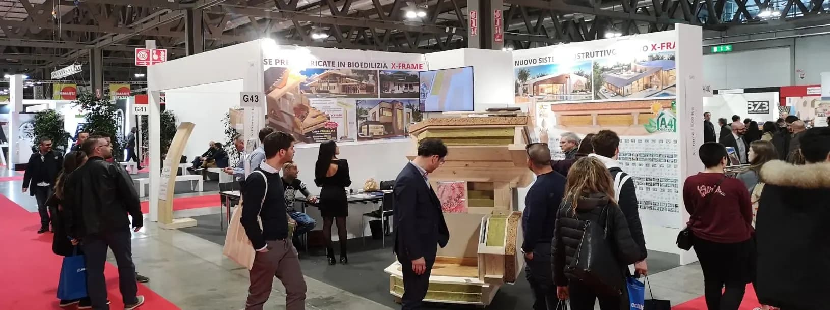 Stand Ecolive con il sistema X-Frame al MADE Expo di Milano