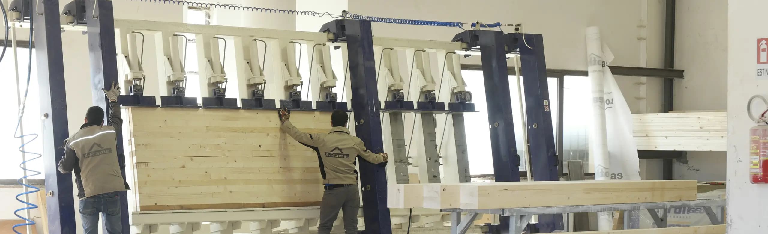 Strettoio per laminazione pannelli