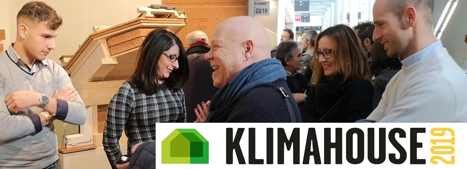 Confronto con i visitatori allo stand Ecolive a Klimahouse 2019, Bolzano